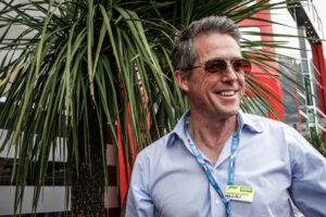 Hugh Grant’s £100 Million Net Worth: A Career Built on Charm and Strategy